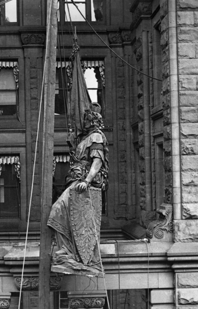 Black and white photograph of the statue of Germania being removed from the Germania Building, St. Paul, 1918.