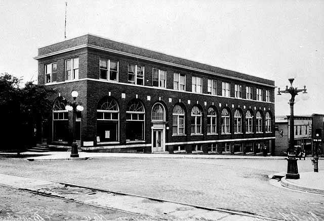 Black and white photograph of the Italian American Hall, Eveleth, 1920.