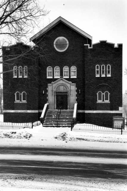 Black and white photograph of the exterior of Tifereth Israel Synagogue in Duluth. Tifereth Israel merged with Temple Emanuel in 1969 to form Temple Israel.