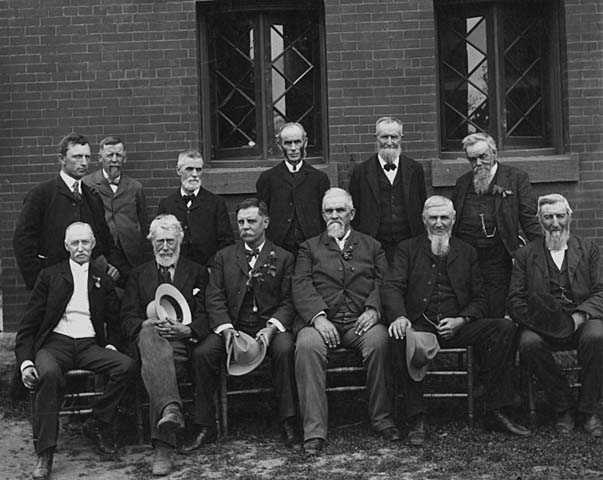 Black and white photograph of prominent horticulturists at the summer meeting of the Minnesota State Horticultural Society, 1902.
