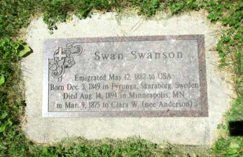 Color image of the Swedish-language headstone of Swan Swanson in Pioneers and Soldiers Memorial Cemetery Cemetery in Minneapolis, 2016. Photographed by Paul Nelson.