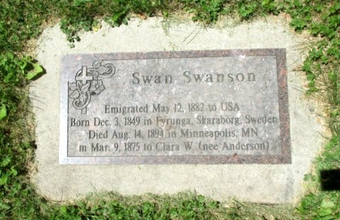 Color image of the Swedish-language headstone of Swan Swanson in Pioneers and Soldiers Memorial Cemetery Cemetery in Minneapolis, 2016. Photographed by Paul Nelson.