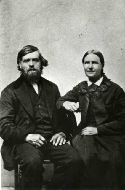 Thomas and Kari Veblen in Nerstrand, ca. 1870.