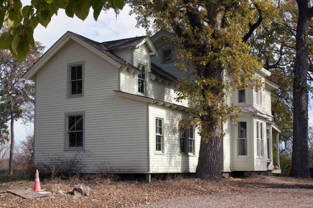 Color image of the Harrington-Merrill House, 2011.
