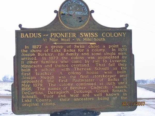 Photograph of highway waymarker for Badus Colony