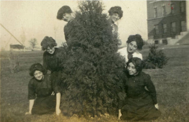 Black and white photograph of students of St. Catherine’s College outside Derham Hall, 1909–1910.