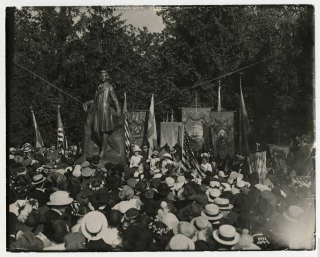 Photograph of Unveiling of Gunnar Wennerberg staute
