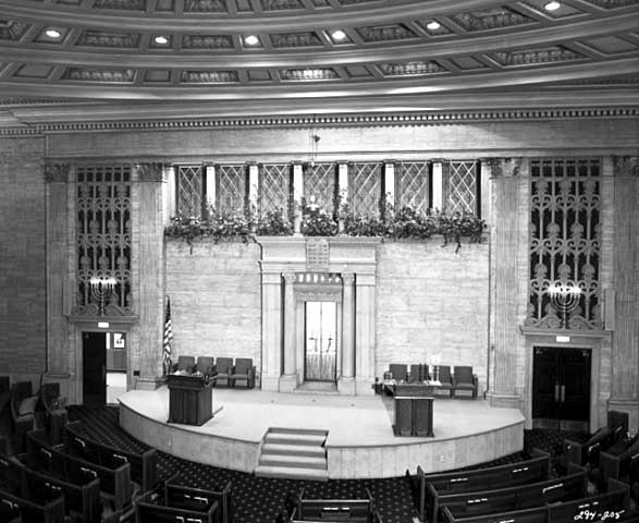 Black and white photograph of the interior of Temple Israel, Minneapolis.