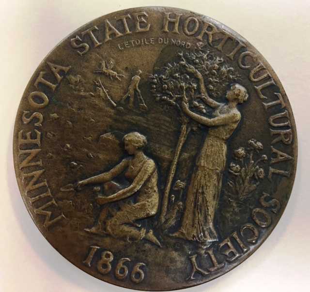 Minnesota State Horticultural Society bronze medal awarded to Professor W. H. Alderman, University of Minnesota, for advancing the art and science of fruit growing and leadership in all horticultural activities, 2016. Photographed by Mary Laine