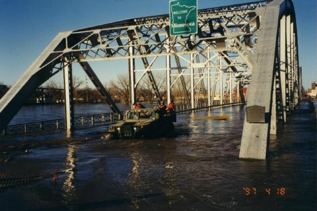 Flooding on Sorlie Bridge between Grand Forks and East Grand Forks, April 18, 1997