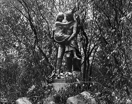 Hiawatha and Minnehaha statue, Minneapolis
