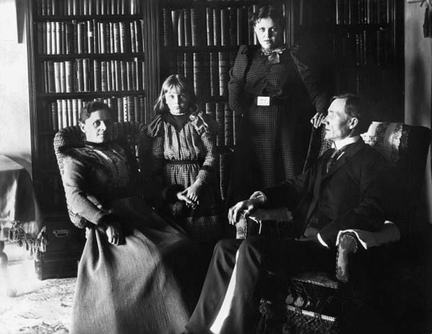 John Lind with his wife, Alice and daughters, Winfred and Jenny