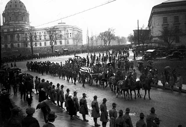 Funeral procession for Knute Nelson