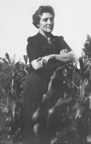 Black and white photograph of Meridel Le Sueur, c. 1940. 