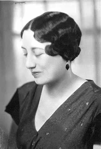 Black and white photograph of Maud Hart Lovelace, c.1931.
