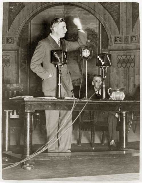 Floyd Olson delivering speech, 1932