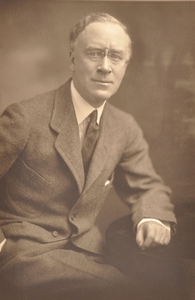 Black and white photograph of Charles Macomb Flandrau, St. Paul, 1917. Photographed by Golling Studio.