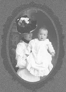 Black and white photograph of Evangeline Lindbergh with her son Charles Augustus Lindbergh, c.1902.