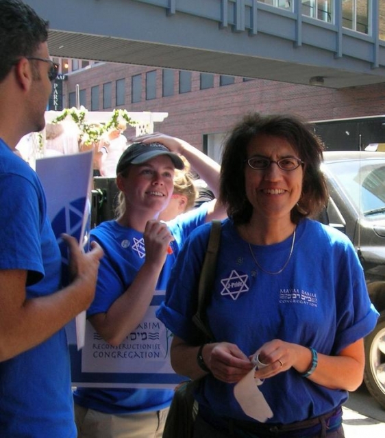 Color image of Rabbi Sharon Stiefel and members of Mayim Rabim Congregation. 2013.