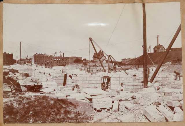 Setting stone blocks for the capitol