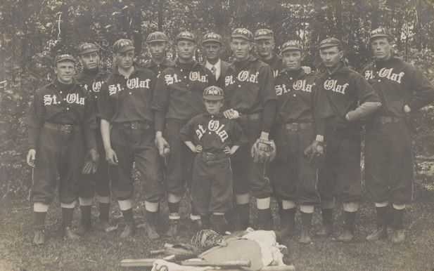 Photograph of the St. Olaf Baseball team