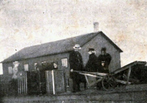 Black and white photograph of Mark Twain on railroad in Crookston, 1895. 