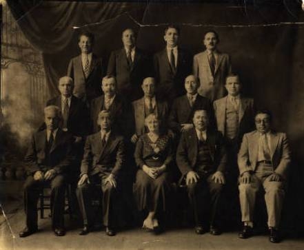 Black and white photograph of members of the Minneapolis Workmen's Circle, 1919.