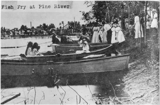 Children in boats at Pine River Fish Fry, 1920s.