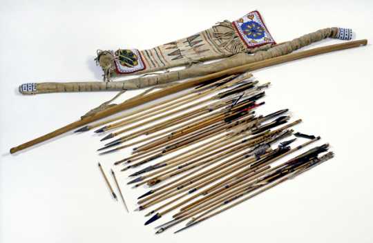 Bow and arrows set