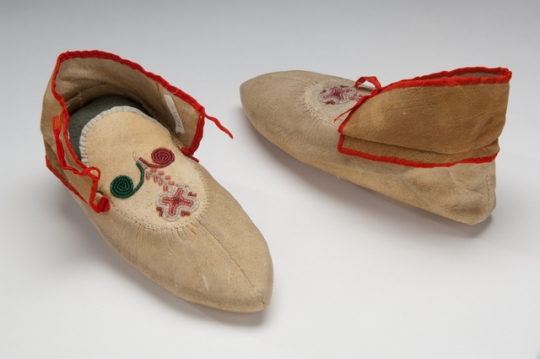 Color image of Dakota beaded and ribbonwork moccasins, made by Sarah Good Thunder (Dakota), 1904. Inscribed: “Made by Mrs. Good Thunder for Mrs. Whipple 1904."