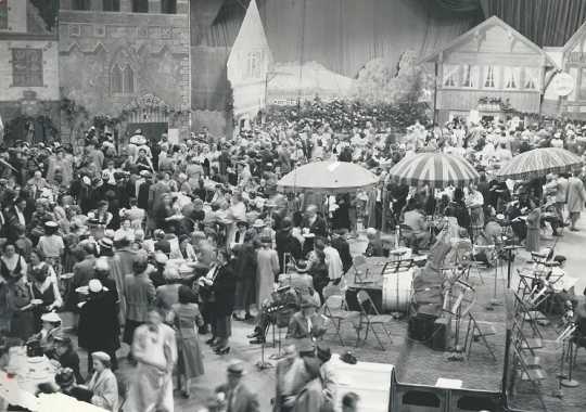 1942 Festival of Nations market 