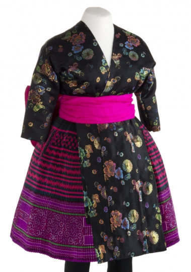 Green Hmong women's ensemble