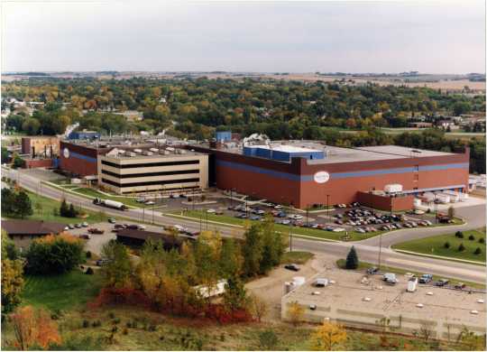 Aerial view of the Campbell Mill in Northfield, Minnesota, ca. 1995. Used with the permission of Post Consumer Brands and Northfield Historical Society.