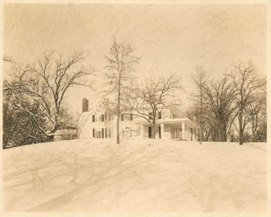 The Woodbury House as seen from the Rum River side, ca. 1930s. Photographer unknown. Anoka County Historical Society, Object ID# 2074.1.3. Used with the permission of Anoka County Historical Society.