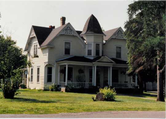 The H. G. Leathers House, St. Francis, Minnesota, July 1990. Photographer unknown. Used with the permission of Anoka County Historical Society (Object ID# 3000.3.31).