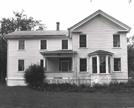 Black and white photograph of the exterior of the Banfill Tavern–Locke House on 6666 East River Road in Fridley, 1977.