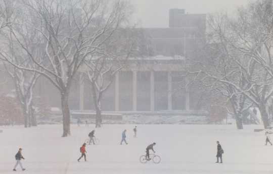 Color image of the University of Minnesota campus during the Halloween Blizzard, 1991. Photograph by Mike Zerby, RPA, Minneapolis Star Tribune.