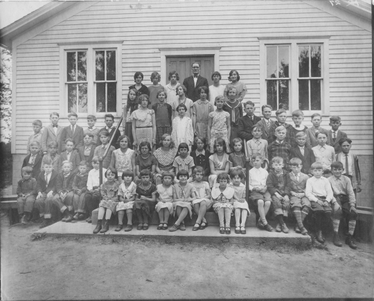 Photograph of St. Peter's Lutheran School near Watertown c.1920s. Photograph Collection, Carver County Historical Society, Waconia.