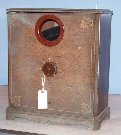 Color image of an Orpheus televisor made by Roth-Downs Manufacturing, c.1928.