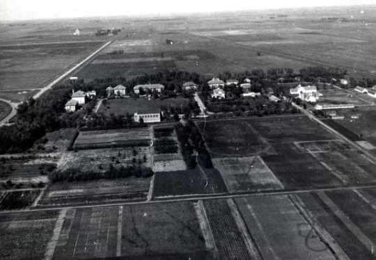 Black and white aerial view of the Northwest Experiment Station and Northwest School of Agriculture grounds and buildings, 1939.  