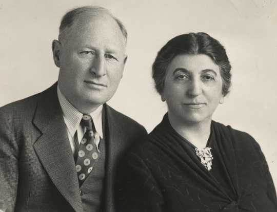 Black and white photograph of Arthur and Fanny Brin, undated. From the Arthur Brin and family papers (1891–1988) in the Manuscript Collection of the Minnesota Historical Society.
