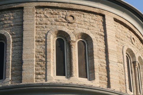 Color image of a Platteville Limestone curve of the Church of the Assumption, St. Paul, 2016. Photograph by Paul Nelson. 