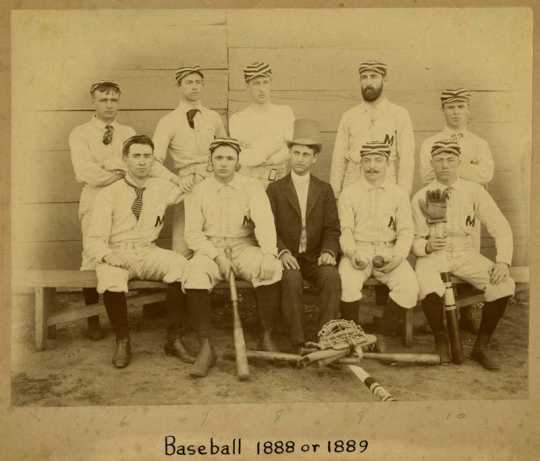 Photograph of Macalester College Baseball Team