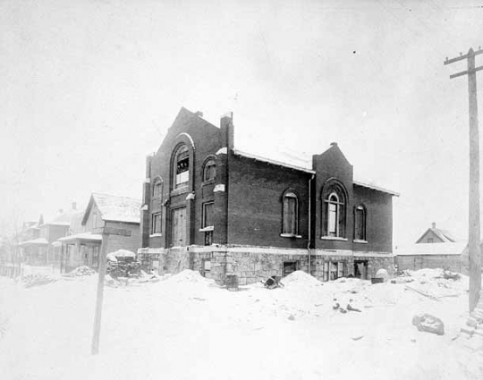 1909 Photograph showing the B'nai Abraham Synagogue under construction