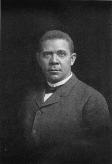 Black and white photograph of Booker T. Washington, c.1906.