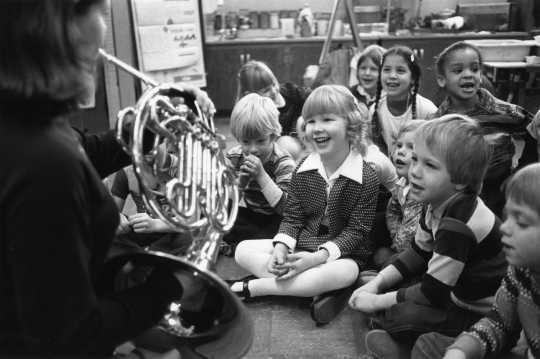 Black and white photograph of the SPCO’s traveling wind ensemble at Saint Paul’s Pratt Elementary School, 1976.