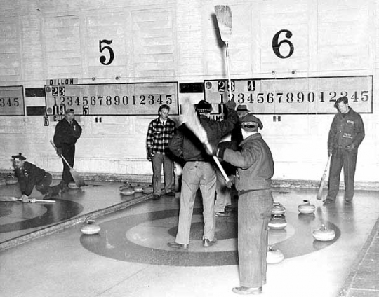 Members of the St. Paul Curling Club