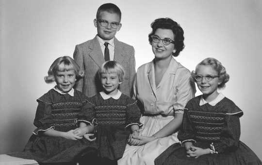 Black and white photograph of Carol Thompson with her children, Margaret, Amy, Patty, and Jeff, c.1961.