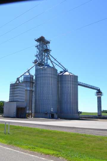 Color image of a grain elevator in Dovray, 2016.