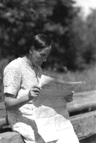 Black and white photograph of Finnish immigrant Mary Harju Paavola, 1925.